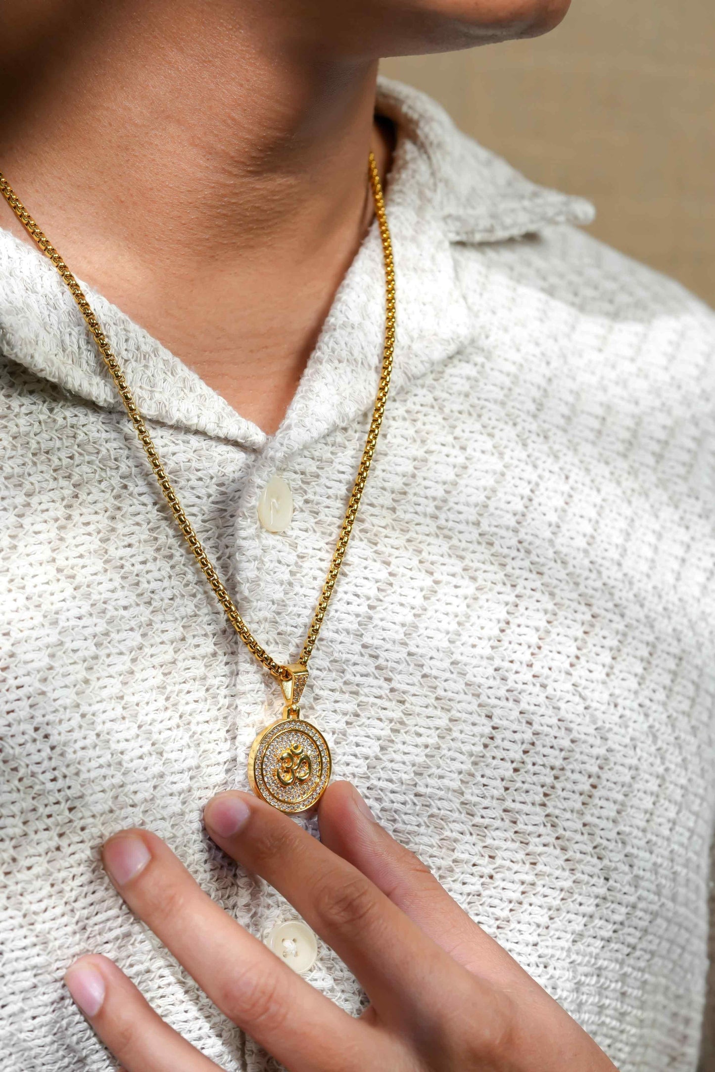 Om Symbol Pendant with Chain – A Timeless Spiritual Accessory