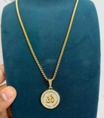 Om Symbol Pendant with Chain – A Timeless Spiritual Accessory