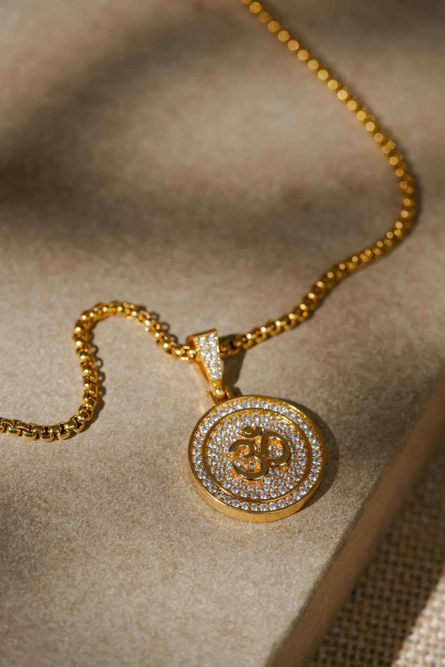 Om Symbol Pendant with Chain – A Timeless Spiritual Accessory